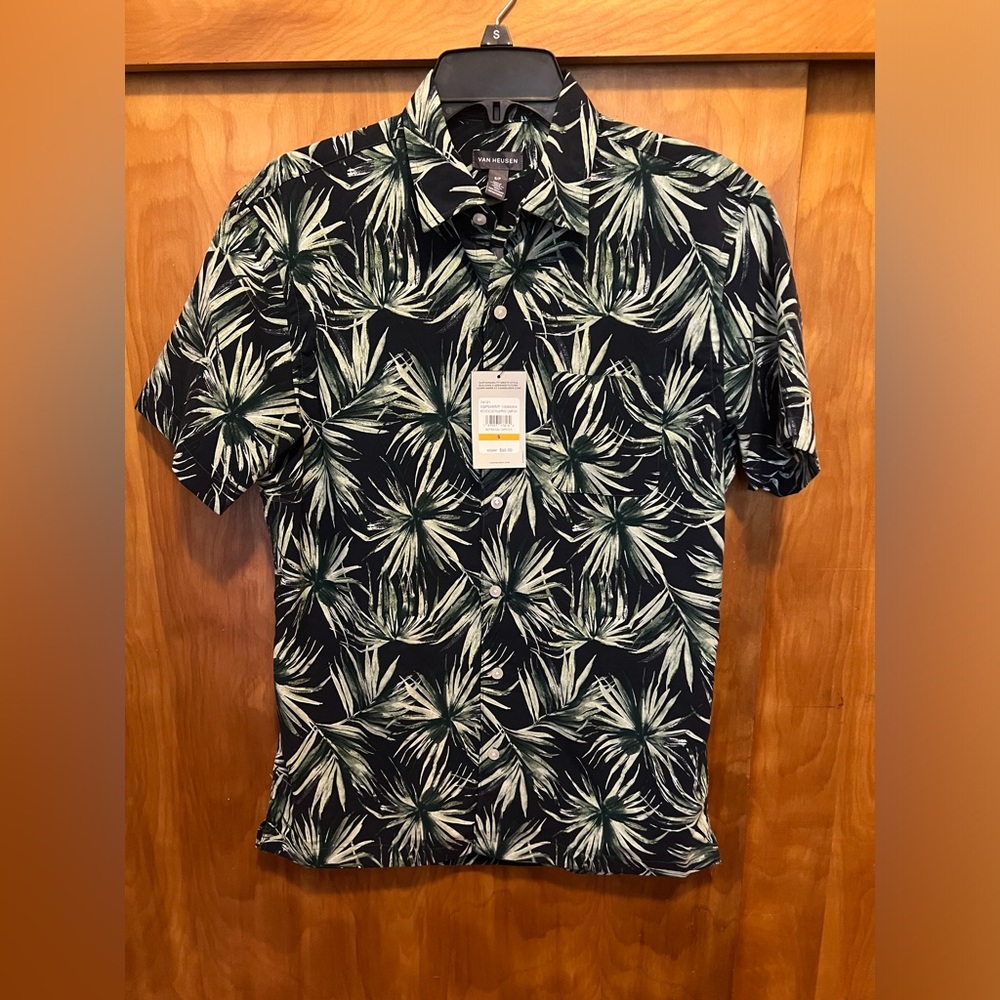 Van Huesen button down palm tree print shirt new w/ tags men’s size: Small